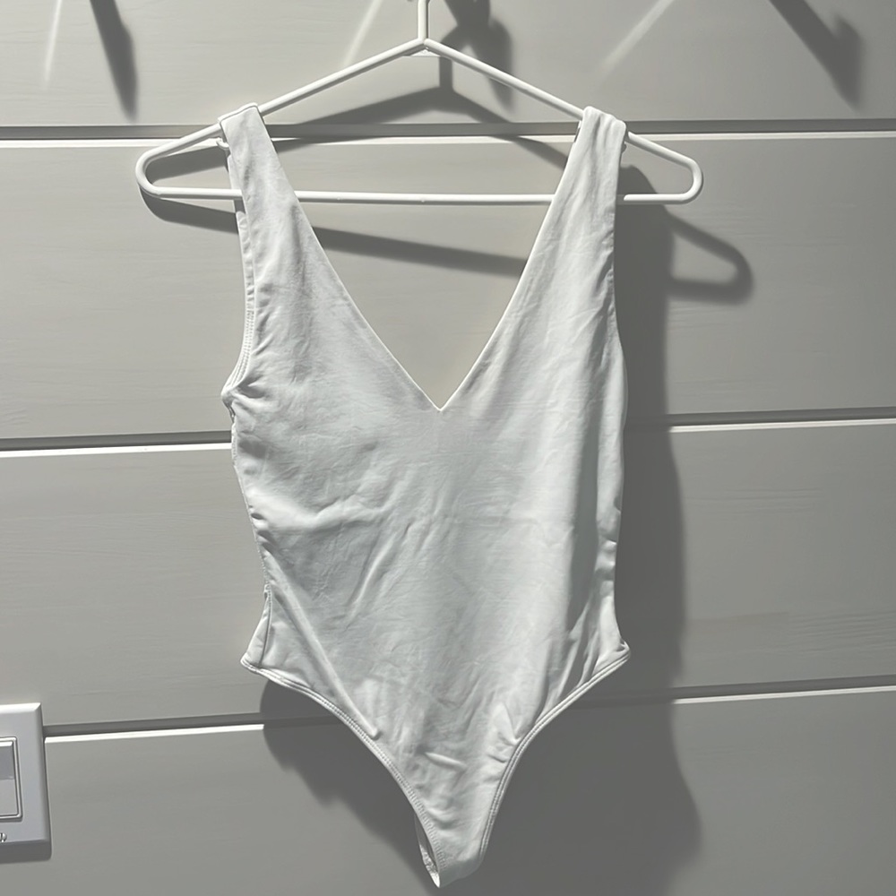 Aritzia Babaton White Bodysuit